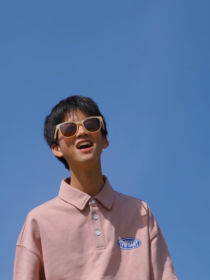 微博芦展翔无水印二