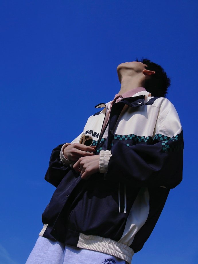 微博芦展翔无水印二