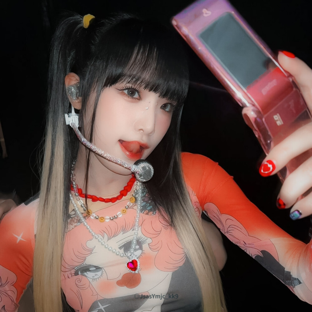 崔叡娜Choi Yena。
原不注。