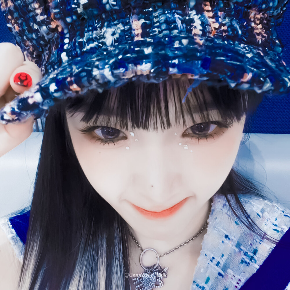 崔叡娜Choi Yena。
原不注。