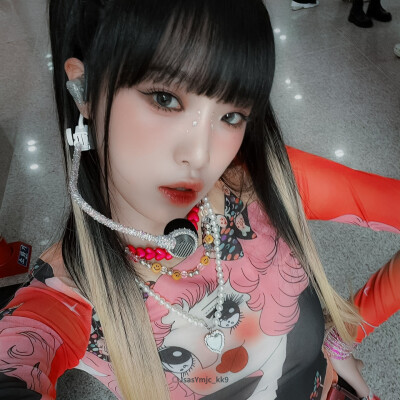 崔叡娜Choi Yena。
原不注。