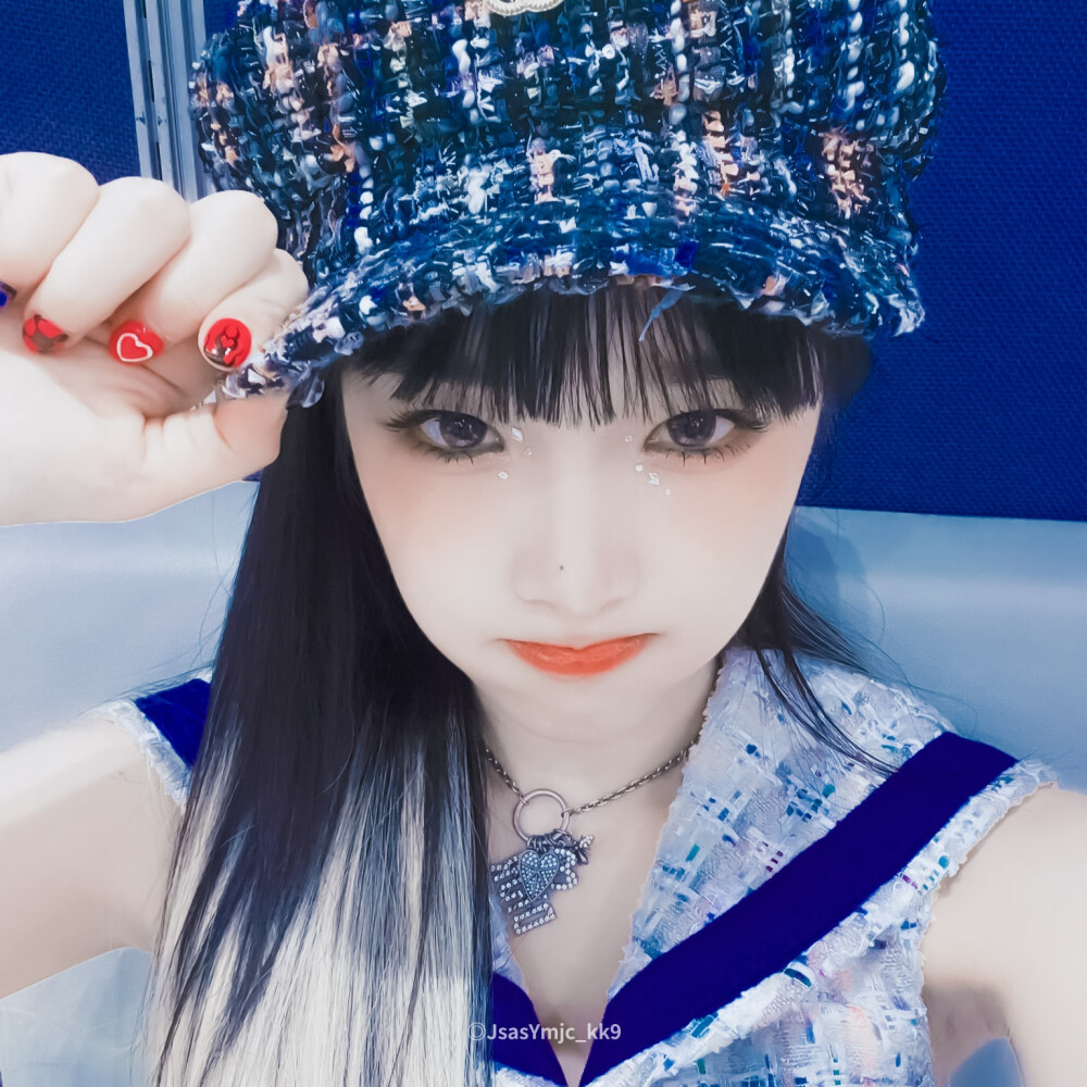 崔叡娜Choi Yena。
原不注。