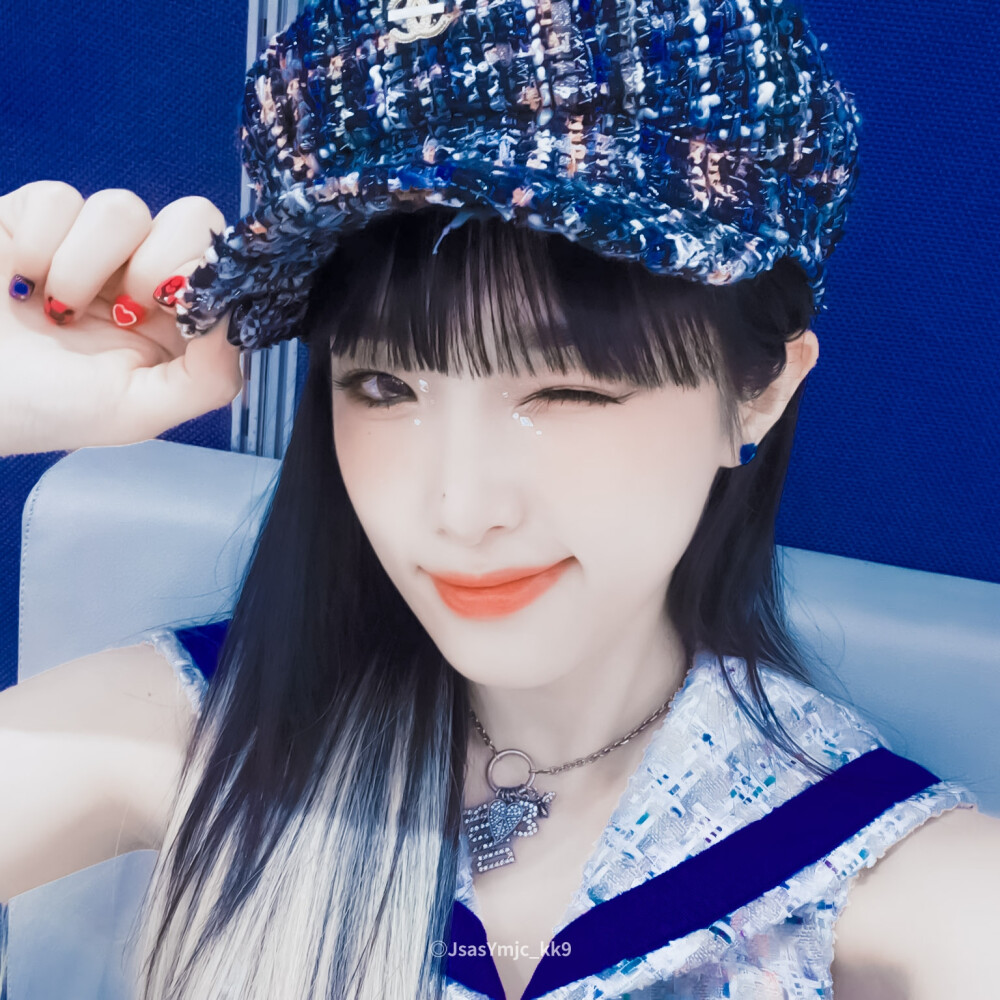 崔叡娜Choi Yena。
原不注。