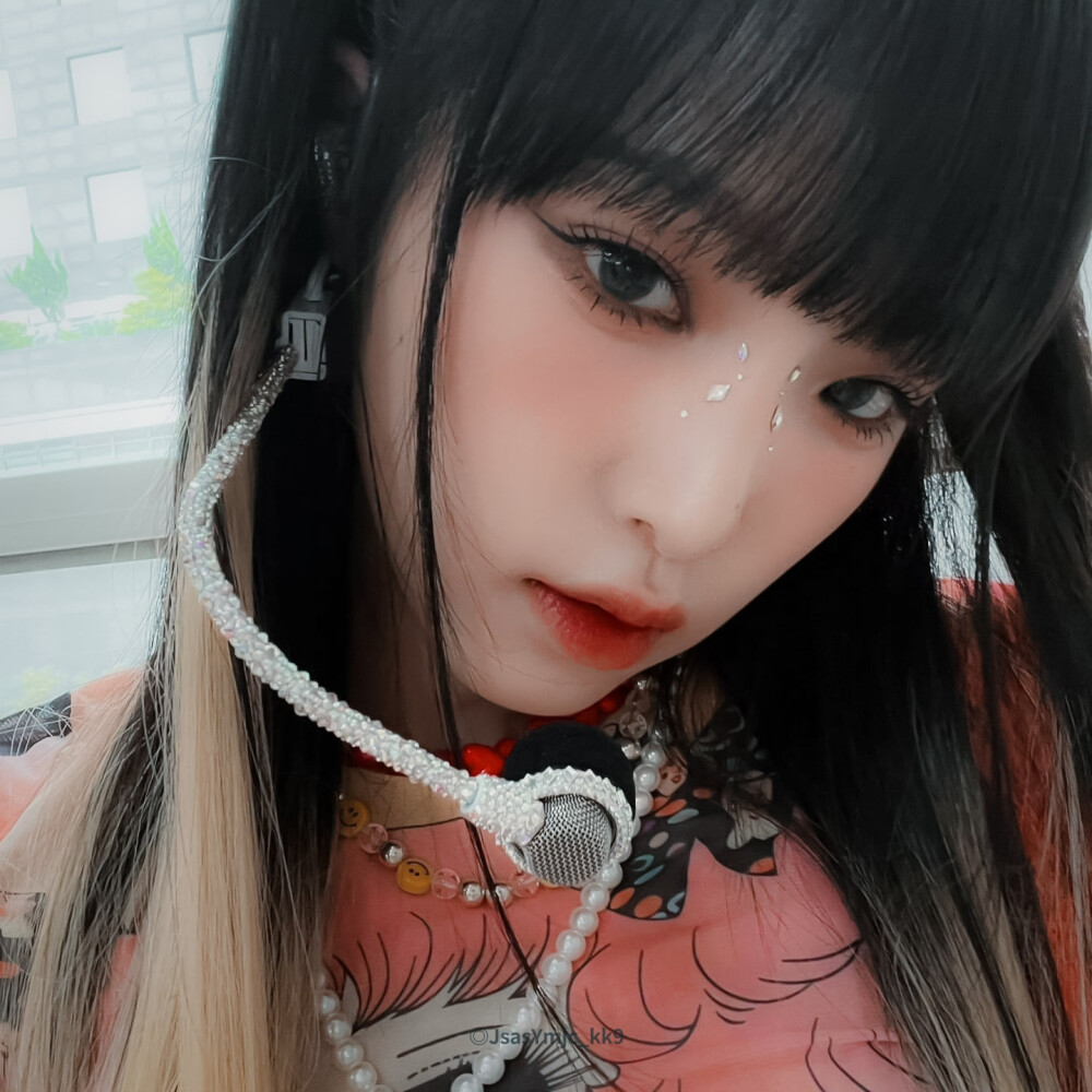 崔叡娜Choi Yena。
原不注。
