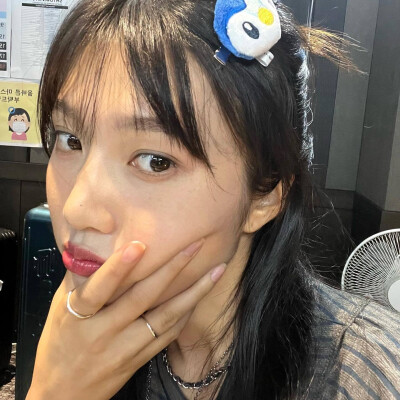 朴秀荣
虞书欣
许允真