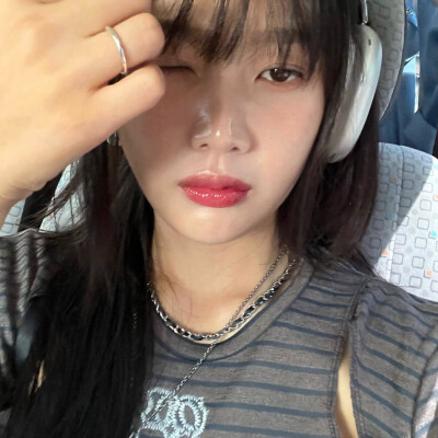 朴秀荣
虞书欣
许允真