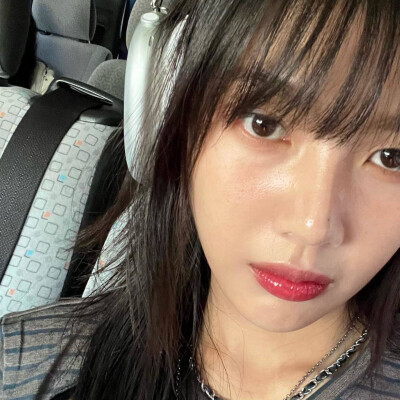 朴秀荣
虞书欣
许允真