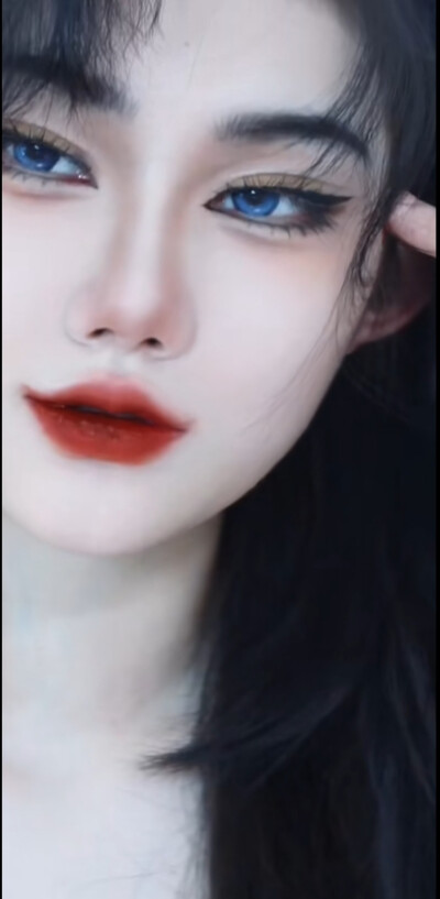 狐狸眼美女～（美哭了）