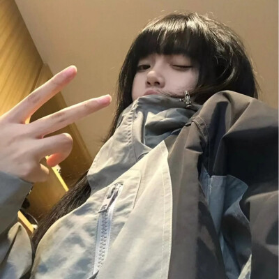 女头
图来源于网络 侵权删~