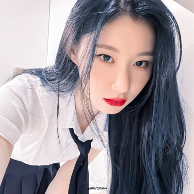 李彩领 // ⁽⁽ଘ( ˊᵕˋ )ଓ⁾⁾