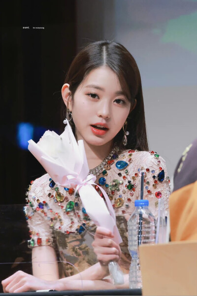 WONYOUNG 张员瑛
©want__wy 禁二改禁商用