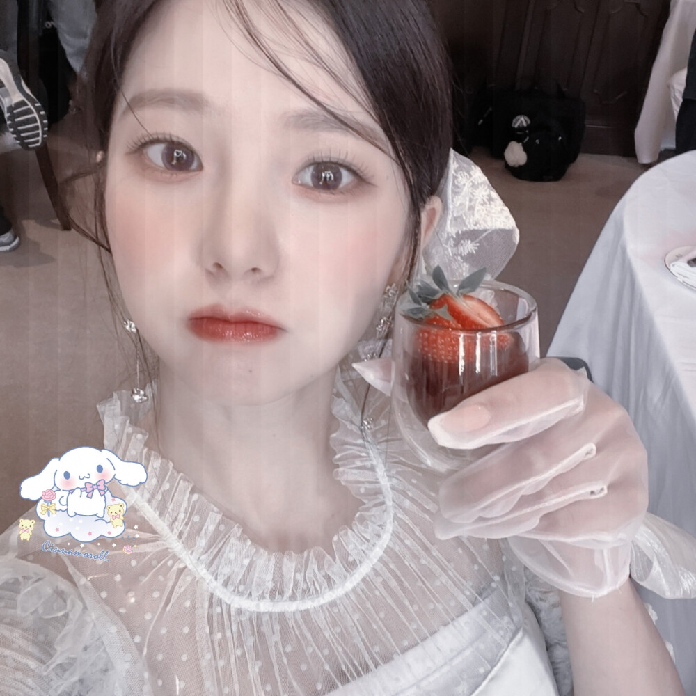 
両手を空に伸ばす 未来の扉を開ける
