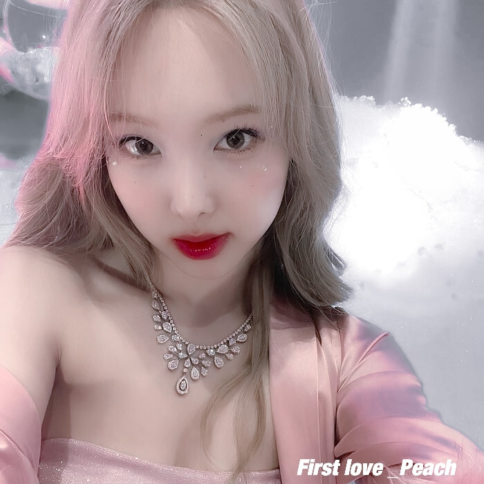 BAD BOY DOWN〈*NAYEON〉