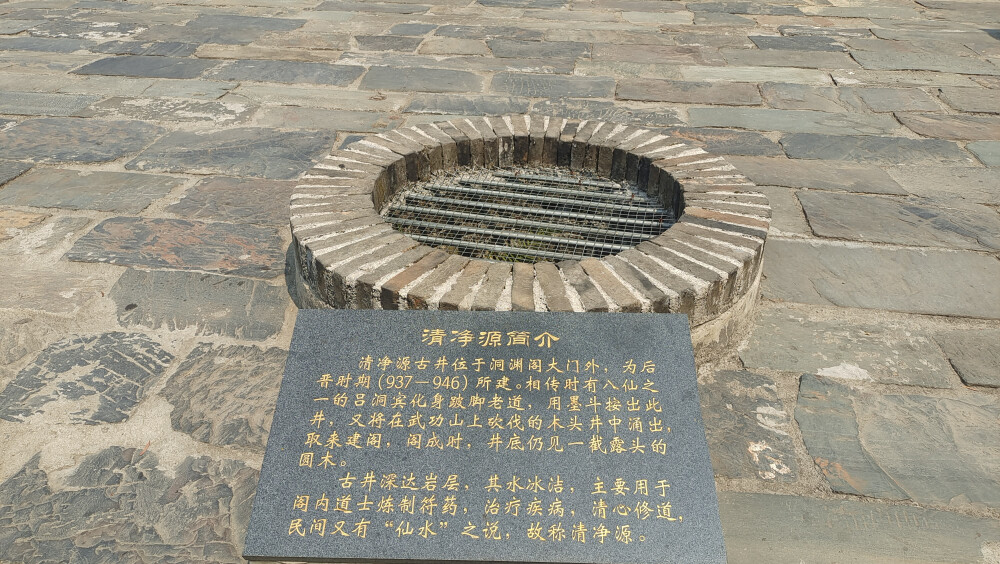 美麗吉安：景點打卡之安?？h洞淵閣文旅街區(qū)
安?？h洞淵閣文旅街區(qū)位于縣城瀘水河南岸的千年古橋集仙橋旁，于2020年8月底正式實施，2021年12月完工。目前已成為外來游客和本地市民的旅游網(wǎng)紅打卡地、休閑購物好去處。