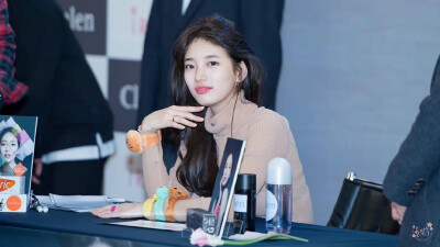 裴秀智 SUZY
©logo 侵权删.