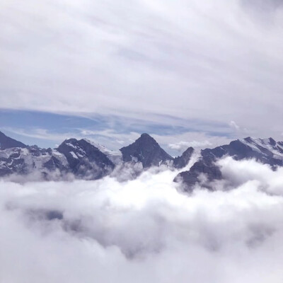 他会找到别的月光，你也会有你的月亮