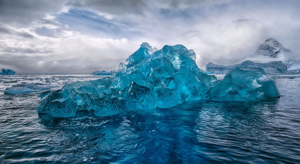 南极洲 冰山 Blue iceberg in Antarctica