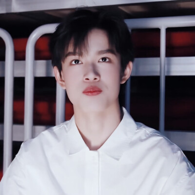 “你为什么叫格里芬”
张极