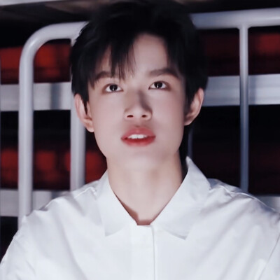 “你为什么叫格里芬”
张极