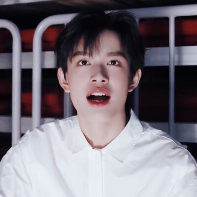 “你为什么叫格里芬”
张极