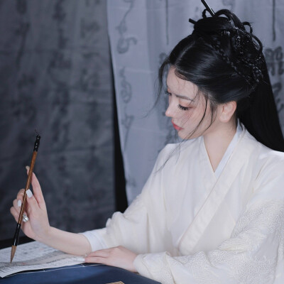 男生头像
女生头像
古风头像
情侣头像
dt三色堇儿/禁盗