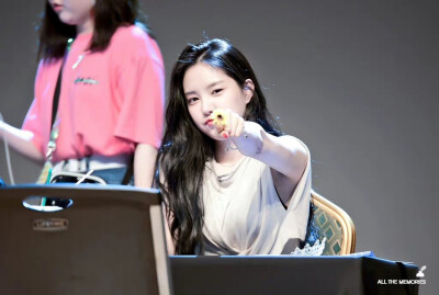 孙娜恩 NaEun
©logo 侵权删.