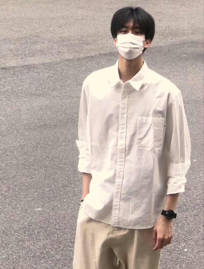 心动男嘉宾，戴口罩