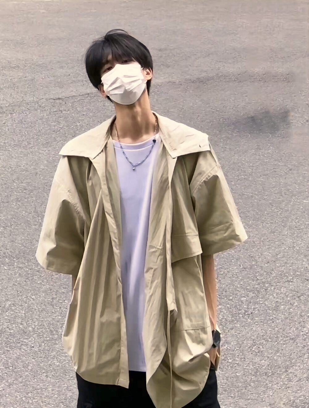 心动男嘉宾，戴口罩