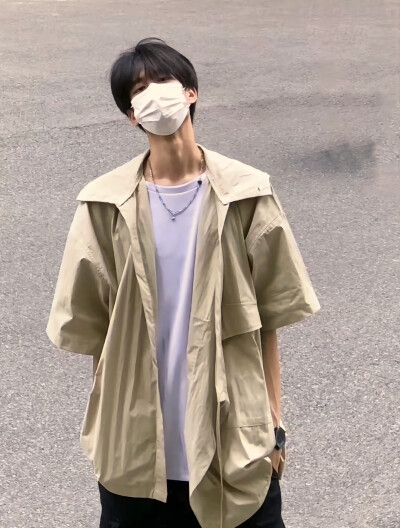 心动男嘉宾，戴口罩