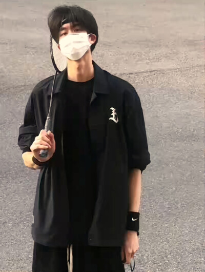 心动男嘉宾，戴口罩