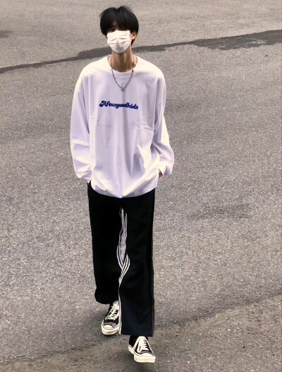 心动男嘉宾，戴口罩