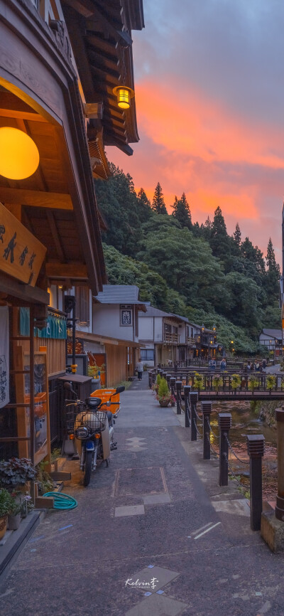 傍晚 落日 夏天 治愈系 小清新 海边 全面屏壁纸 手机壁纸
图源:微博voco调色