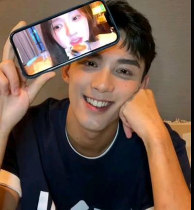 吴磊赵露思直播