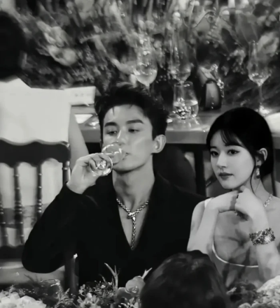 吴路可逃 情侣头像