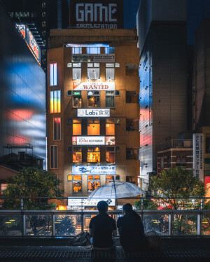 只有日本_秋叶原的雨夜