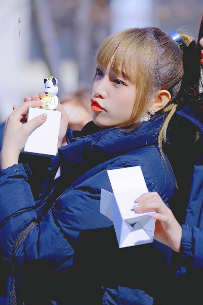 崔叡娜 Yena
©logo 侵权删.