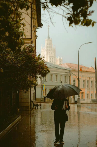 雨天的街头 | Viktor Balaguer ​​​​电影般质感的影像 ​​​
搬运自微博@CNU_blank