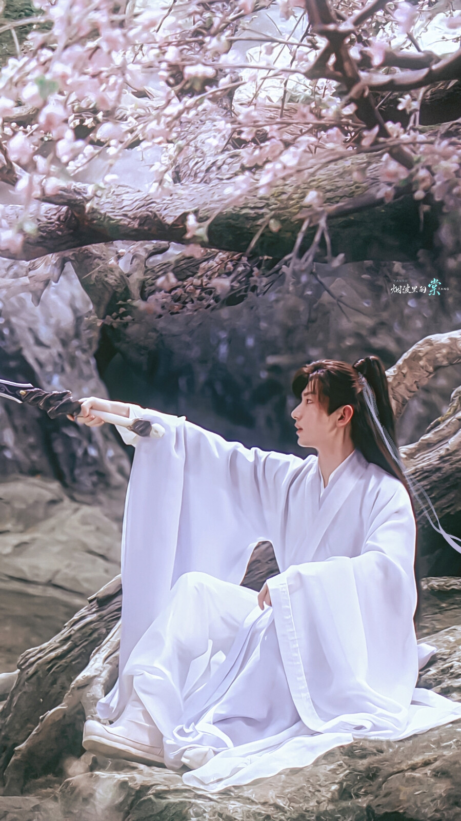 成毅
cr 烟波里的棠