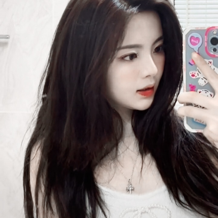 杨超越
cr：江时树