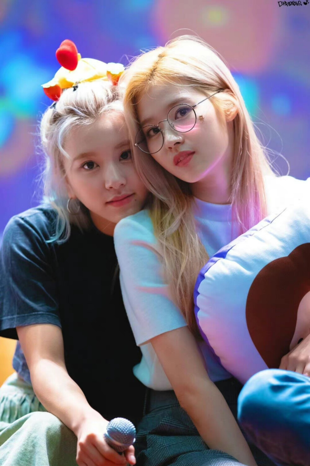 Sana & chaeyoung
©logo 侵权删.