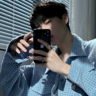 精选帅气冷酷霸道清冷小哥哥头像一波~
“嗯，喜欢你。”
快乐就像空气一样无处不在ʕ⊝ᴥ⊝ʔ
侵权删