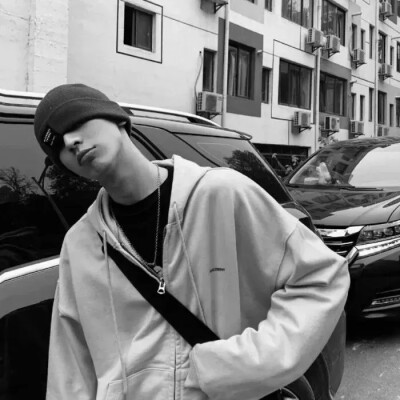 精选帅气冷酷霸道清冷小哥哥头像一波~
“嗯，喜欢你。”
快乐就像空气一样无处不在ʕ⊝ᴥ⊝ʔ
侵权删