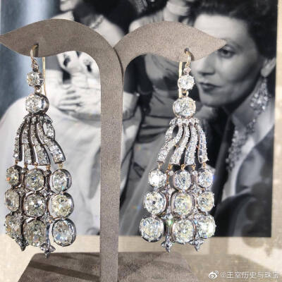 Princess Armand d’Arenberg’s Diamond Earrings 阿伦伯格阿尔芒王妃加布里尔的钻石流苏耳环，合理猜测是阿伦伯格家族的老货珠宝，制造于18世纪末，金银镶嵌的材质，瀑布流苏的款式，每只耳环的底部都镶嵌着九颗老…