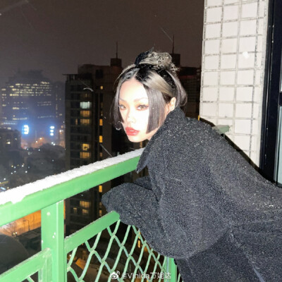 雪夜仕女 万妮达
