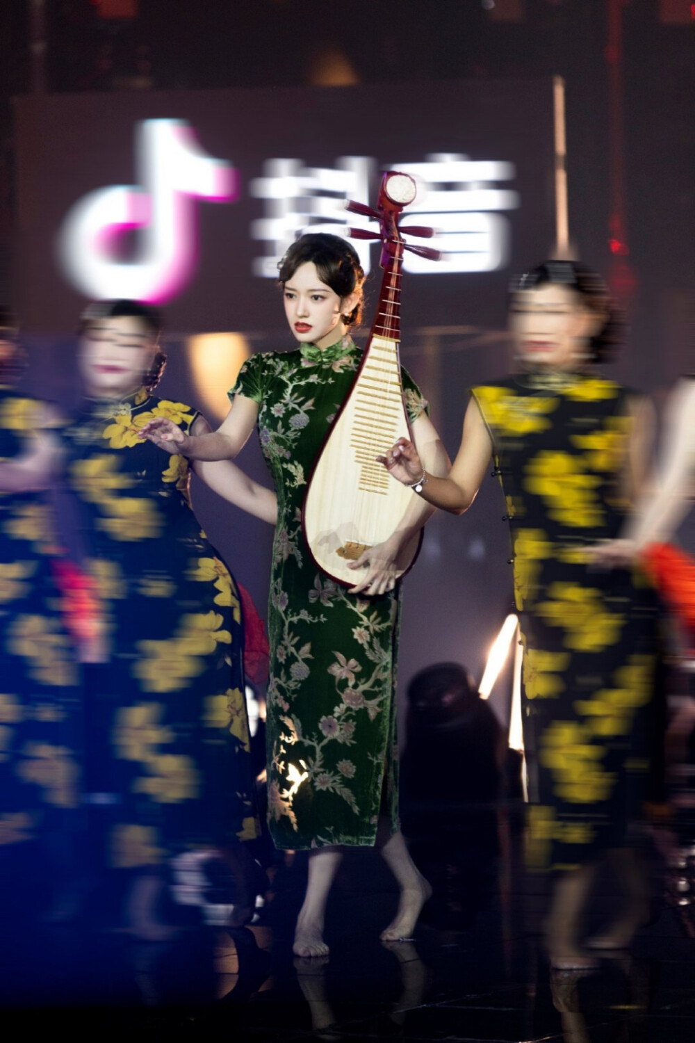 我爱潇潇子和露露子。