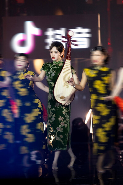 我爱潇潇子和露露子。