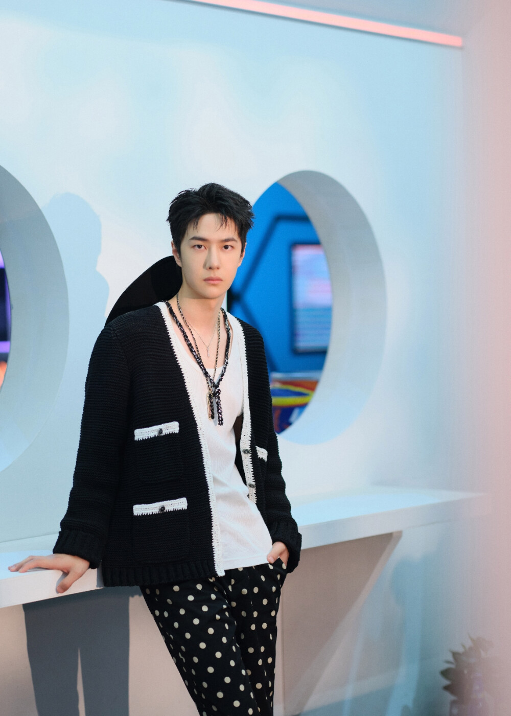 yibo-official: #王一博这就是街舞5# 时空光影交叠,街区热浪迭起