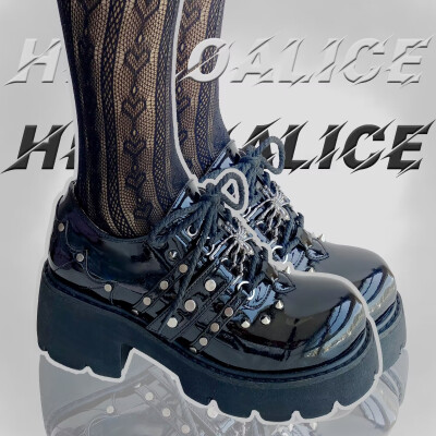 Hello Alice家的鞋子太酷了吧，或许姐妹们最近有比较亚的lo裙推荐吗？我想拿来搭配这双鞋！