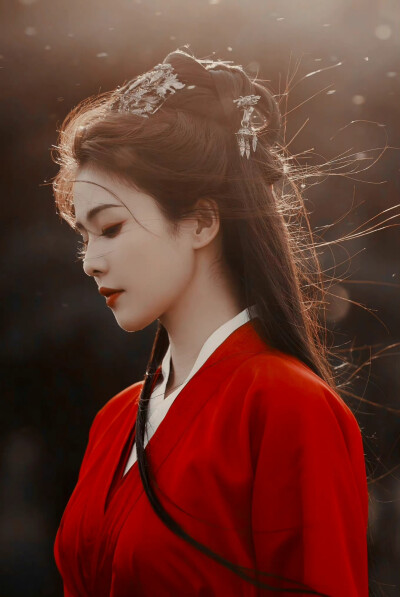 白鹿
图源微博cr：每天都在废话