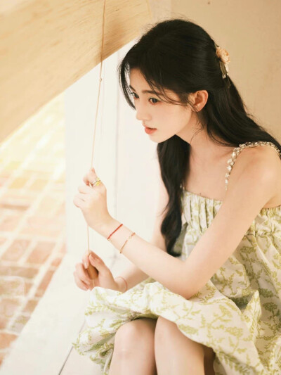 她夏了夏天
摄影：@刘任捷photographer ​​​
#鞠婧祎# ​​​